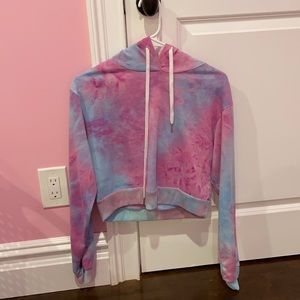 Cute tie dye cropped hoodie in perfect condition